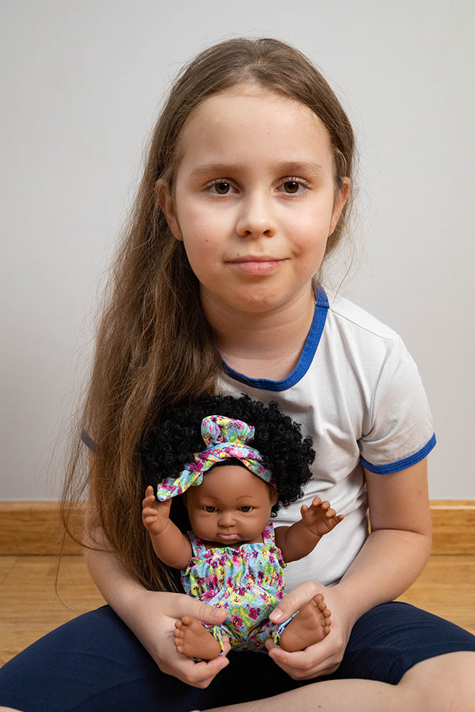 Lalka afroamerykanka z bujną fryzurą 28 cm