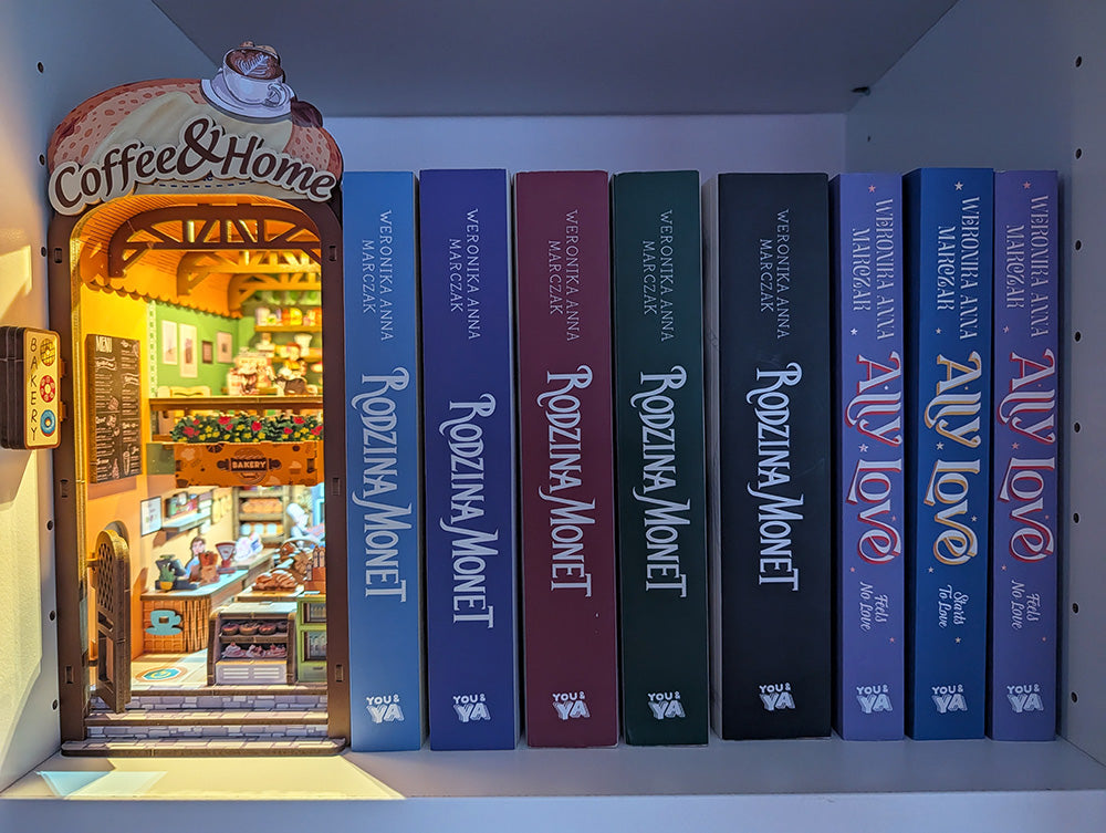 Książkowy Zakątek - Book Nook ze światełkiem Kawiarnia