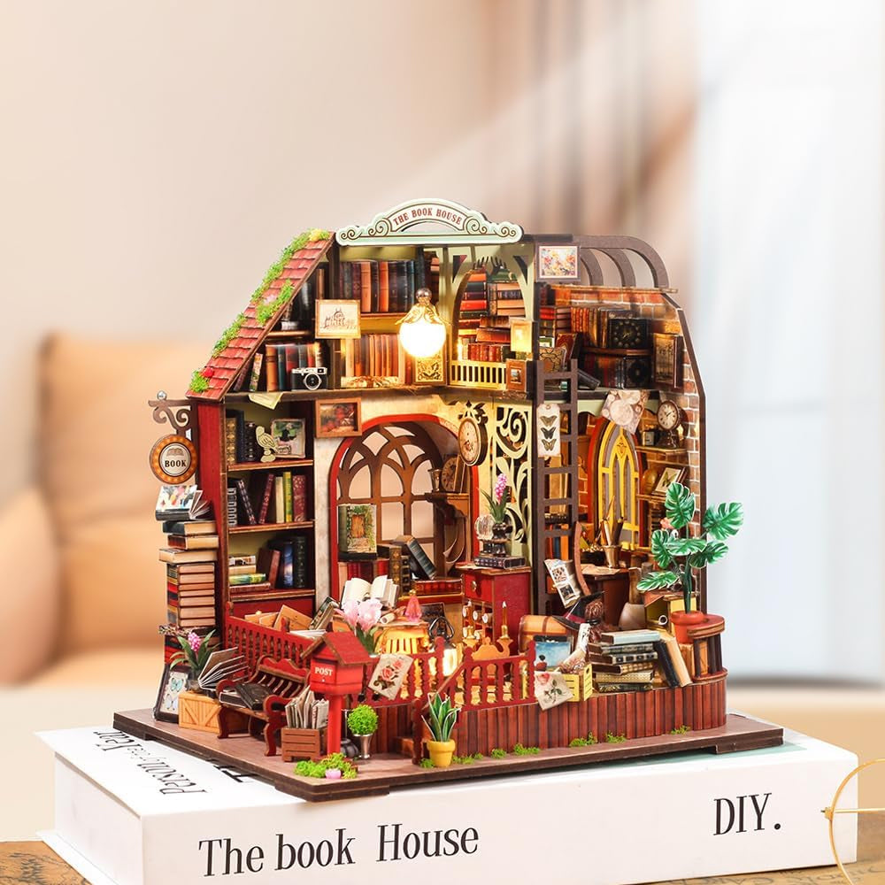 Drewniana miniaturowa biblioteka – 139 elementów